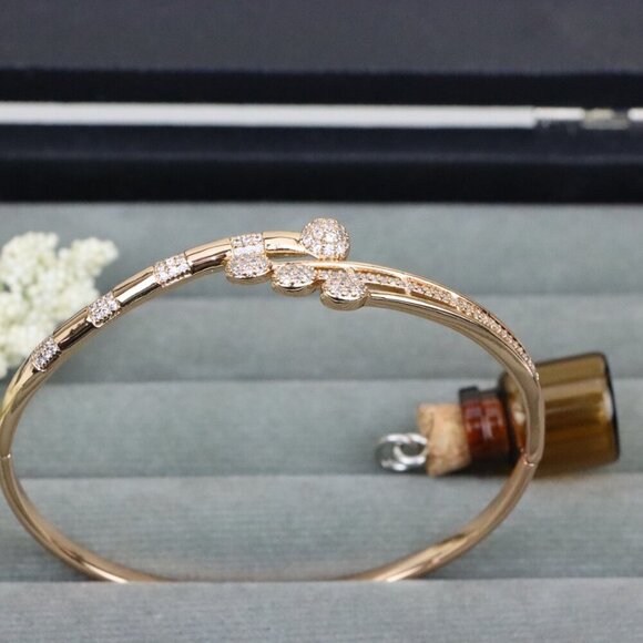 Rose Gold Bangle with Elegant Leaf-Inspired Cubic Zirconia Design, XPBL0554 - Picture 1 of 12
